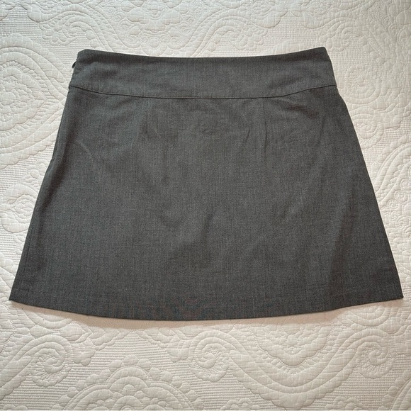 Vintage Y2K Old Navy Low Rise Mini Skirt. Fall 2004 Collection. Size 8. Gray. - Picture 7 of 7